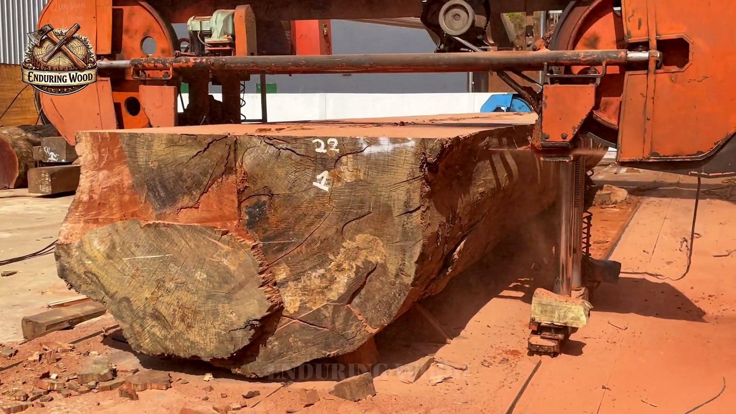 extreme giant wood processing massive machinery - the main work stage that carries the video's practical lesson