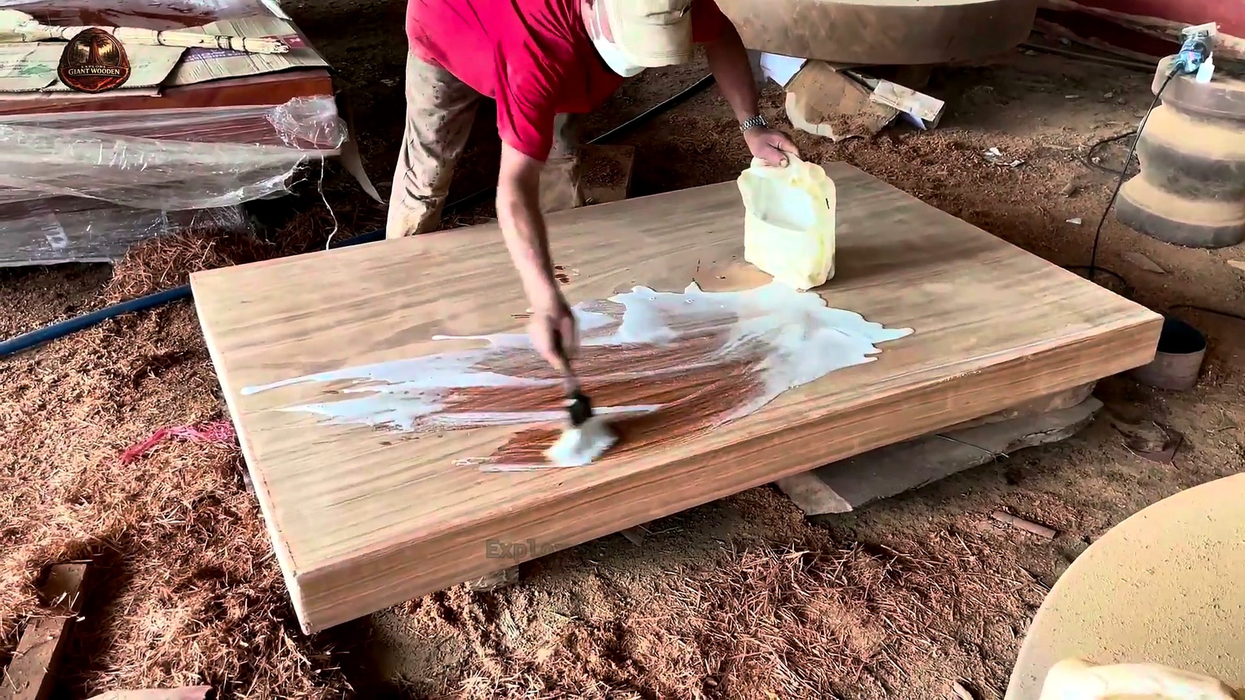 skill cutting giant 1000 year old - the main work stage that carries the video's practical lesson