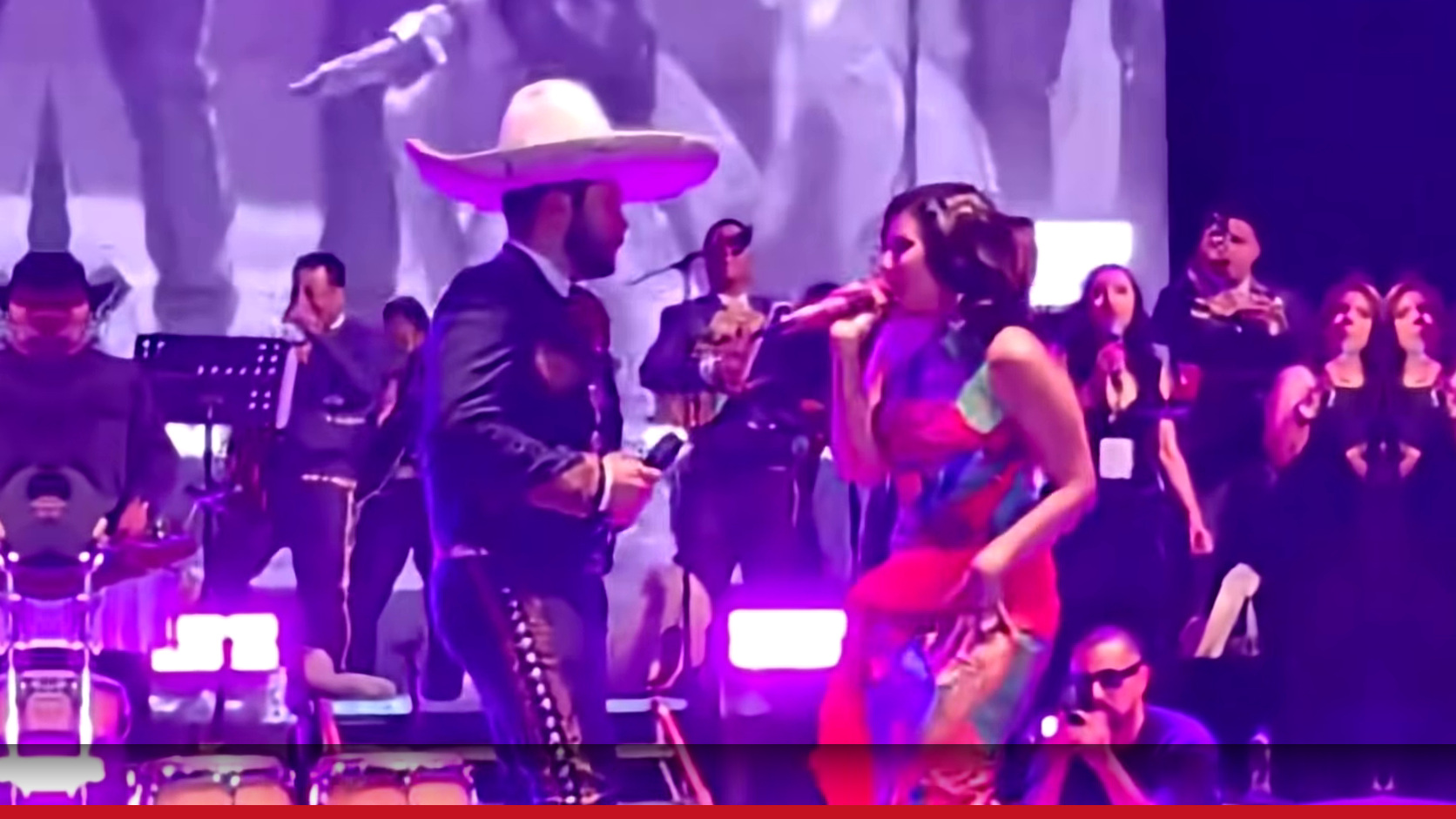 Escena de concierto usada para analizar la afirmación Ángela Aguilar cantará puros covers